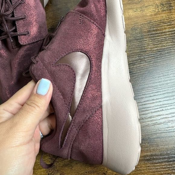 Nike Wmns Roshe One Premium Metallic Mahogany Size 9 - Picture 5 of 9